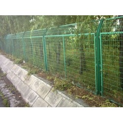 鵬業絲網專業供應廠區護欄網：廠區護欄網的價格果園防護網生產廠家代理