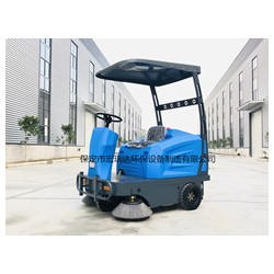 廊坊小型駕駛式掃地車，電動清掃車