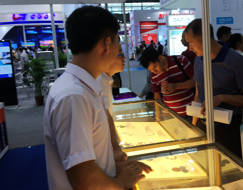 觀眾參觀展位 觀眾參觀展位